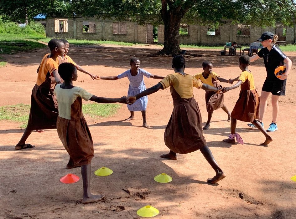 volunteer-abroad-in-ghana-ivhq-sports-teaching.jpg